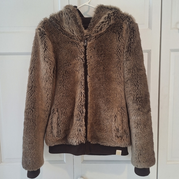 Victoria's Secret PINK Limited Edition faux fur jacket - Picture 2 of 12